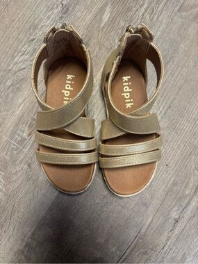 kidpik Metallic Gold Girls' Strappy Sandals